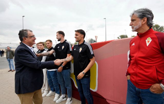 El estadio Enrique Roca ya luce un mural en homenaje a la historia y afición del Real Murcia - 2, Foto 2