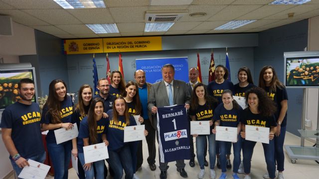 Bernabé recibe al equipo sénior femenino del Club de Baloncesto UCAM Jairis - 2, Foto 2