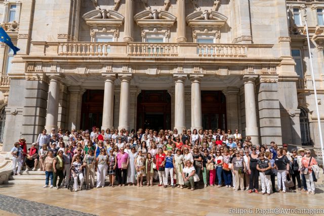 Las asociaciones de mujeres de Molina de Segura celebran la clausura del curso 2023-2024 con un viaje a Cartagena - 1, Foto 1