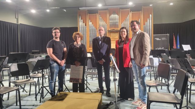 La Sinfónica del Conservatorio Superior de Música y el Coro maestro Gómez Villa se unen para ofrecer el XIV Concierto benéfico de Rotary Club Murcia - 2, Foto 2