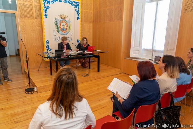 El Ayuntamiento mejora el mercado de Santa Florentina con la instalación de ventiladores de gran tamaño - 1, Foto 1