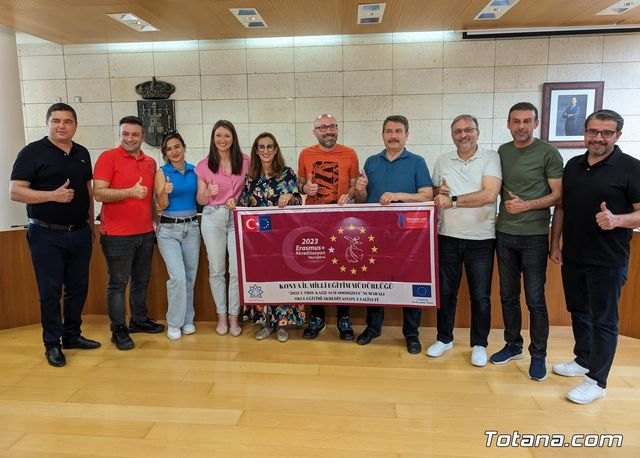 Realizan una recepción institucional a ocho profesores de Turquía que participan en una movilidad en el Colegio Reina Sofía dentro del programa Erasmus + - 1, Foto 1