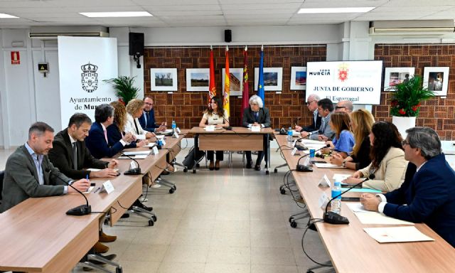 Murcia hace más segura y accesible la avenida del Progreso con nuevas aceras y una parada de autobús renovada Murcia hace más segura y accesible la avenida del Progreso con nuevas aceras y una parada de autobús renovada