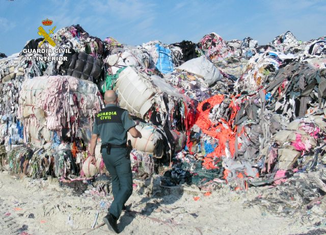 La Guardia Civil localiza más de 800 toneladas de residuos textiles importados irregularmente desde Marruecos - 2, Foto 2