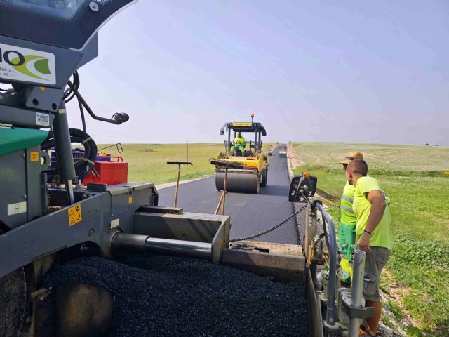 Las obras de reforma de la carretera que da acceso a la pedanía El Moralejo estarán finalizadas la próxima semana - 2, Foto 2