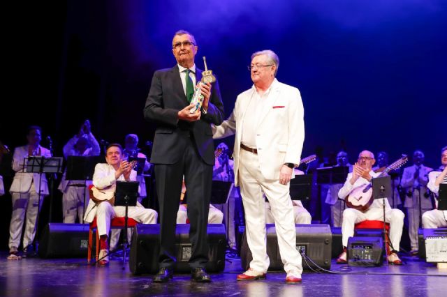 El alcalde de Murcia recibe el galardón de Parrandbolero de Honor - 1, Foto 1