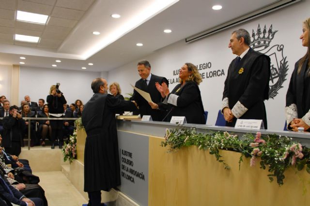 El Ayuntamiento emprende los trámites para conceder la Medalla de Oro de la Ciudad al Colegio de Abogados y a la Policía Nacional - 2, Foto 2