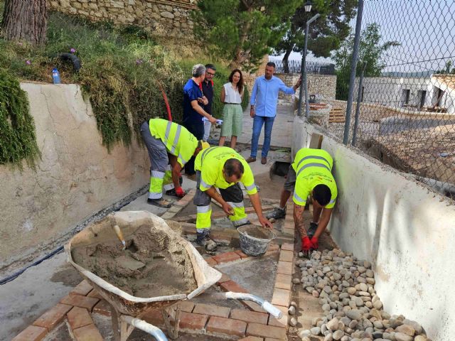 El Ayuntamiento de Caravaca continúa impulsando el embellecimiento del casco histórico con la pavimentación de una calle en el barrio medieval - 1, Foto 1