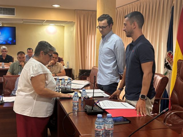 Juani López toma posesión de su acta como concejal del Ayuntamiento de Águilas Juani López toma posesión de su acta como concejal del Ayuntamiento de Águilas