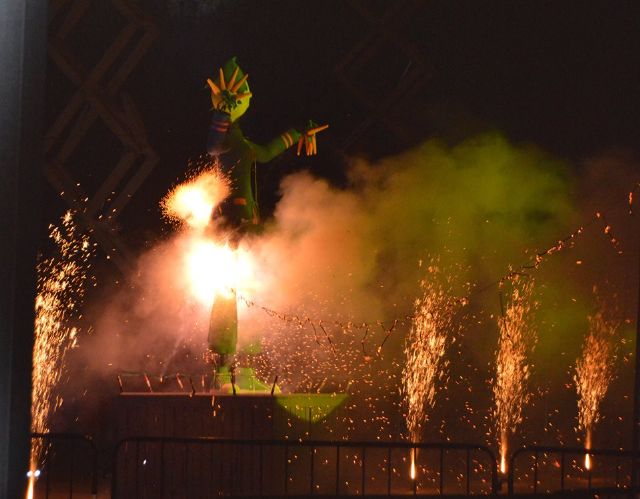 La espectacular Quema del Raspajo puso el colofón un año más a las fiestas de Las Torres de Cotillas - 4, Foto 4