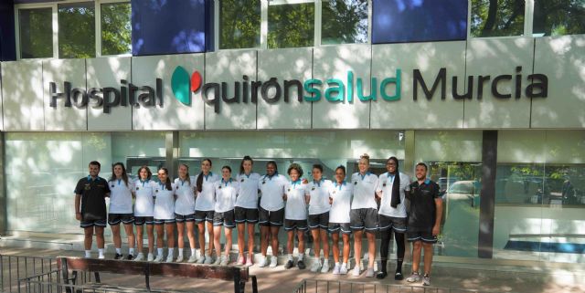 Quirónsalud Murcia renueva su colaboración con el Club de Baloncesto Femenino Hozono Global Jairis - 2, Foto 2