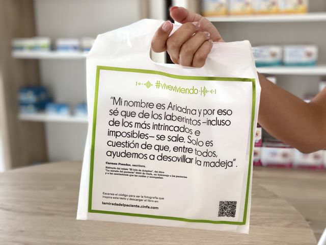 Carmen Posadas visibiliza la ictiosis arlequín en las nuevas bolsas para farmacias de Cinfa - 1, Foto 1