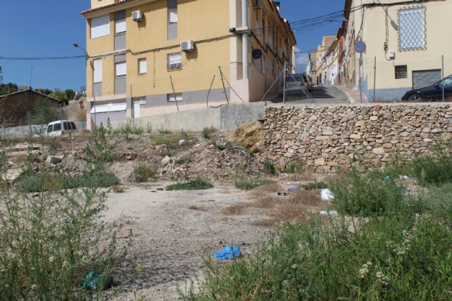Un bando de la Alcaldía insta a la limpieza y mantenimiento de los solares urbanos privados del casco urbano, El Paretón y la urbanización “La Charca”, Foto 2