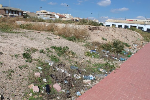 Un bando de la Alcaldía insta a la limpieza y mantenimiento de los solares urbanos privados del casco urbano, El Paretón y la urbanización “La Charca”, Foto 3