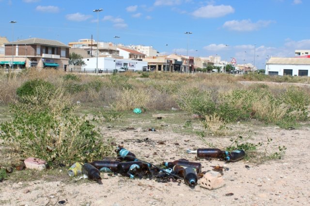 Un bando de la Alcaldía insta a la limpieza y mantenimiento de los solares urbanos privados del casco urbano, El Paretón y la urbanización “La Charca”, Foto 7