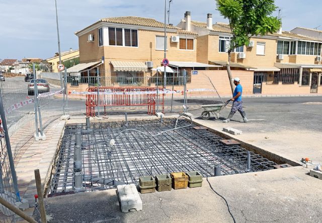 Comienzan las obras para instalar aseos públicos en la explanada del mercado semanal - 1, Foto 1