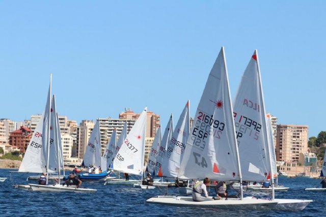 Los ILCA 4 en la pasada edición, marcada por el escaso viento en la segunda jornada. ©Pep Portas | RCN Calpe, Foto 1