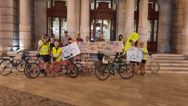 Protesta por la prohibición de Renfe para poder subir las bicicletas al tren - 2, Foto 2