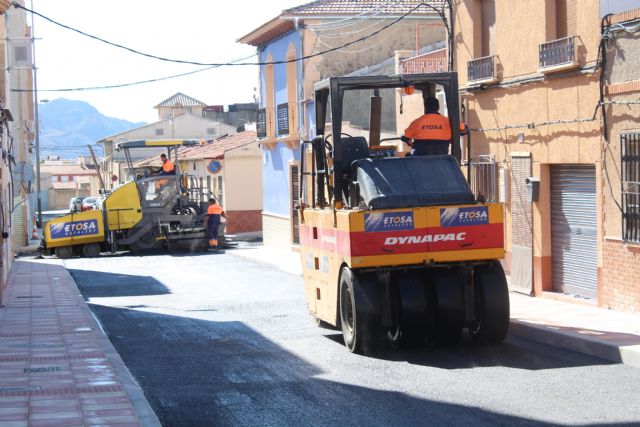 Con los trabajos de asfaltado terminan las obras de renovación de infraestructuras del segundo tramo de la calle Álvarez Quintero - 1, Foto 1