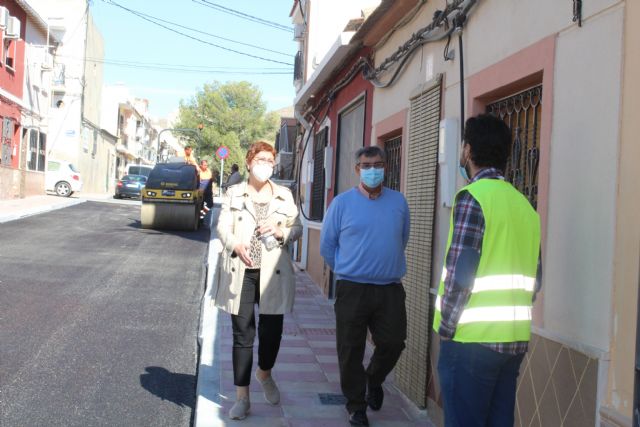 Con los trabajos de asfaltado terminan las obras de renovación de infraestructuras del segundo tramo de la calle Álvarez Quintero - 2, Foto 2