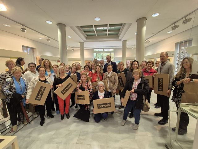 El Ayuntamiento de Murcia entrega equipos informáticos para los Centros de la Mujer del municipio - 2, Foto 2