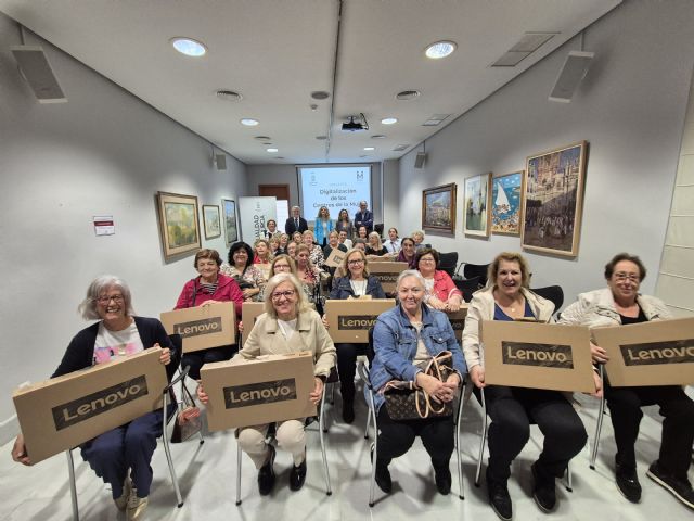 El Ayuntamiento de Murcia entrega equipos informáticos para los Centros de la Mujer del municipio - 3, Foto 3