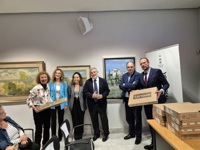 El Ayuntamiento de Murcia entrega equipos informáticos para los Centros de la Mujer del municipio - 4, Foto 4