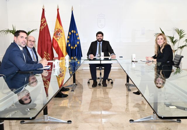 López Miras traslada al presidente de Repsol todo el apoyo del Gobierno regional y su preocupación por la intención del Ejecutivo central de gravar con más impuestos a las compañías - 1, Foto 1