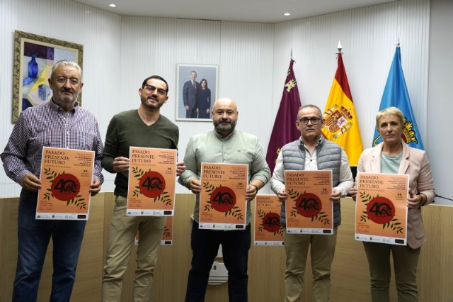 El Ayuntamiento de Alhama de Murcia presenta el evento benfico Pasado, Presente y Futuro del Grupo Folklrico Villa de Alhama, Foto 1