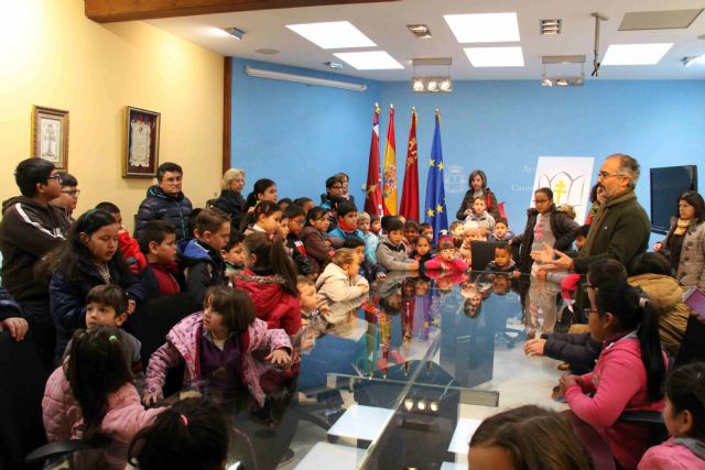 Más de 400 escolares visitan el Ayuntameinto de Caravaca con motivo del 38 aniversario de la Constitución - 2, Foto 2