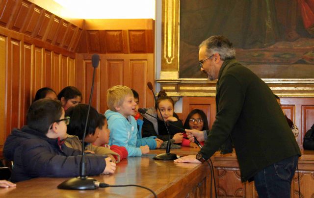 Más de 400 escolares visitan el Ayuntameinto de Caravaca con motivo del 38 aniversario de la Constitución - 3, Foto 3