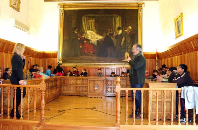 Más de 400 escolares visitan el Ayuntameinto de Caravaca con motivo del 38 aniversario de la Constitución - 4, Foto 4