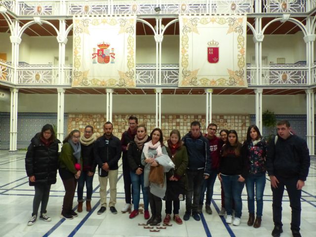 Los estudiantes de la UMU participantes en la iniciativa Todos somos Campus han visitado hoy la Asamblea Regional - 1, Foto 1