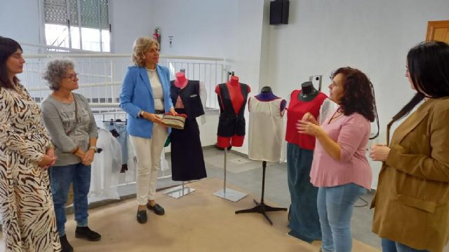 Diez mujeres de La Alberca adquieren competencias en el sector textil gracias a un curso del Ayuntamiento - 3, Foto 3