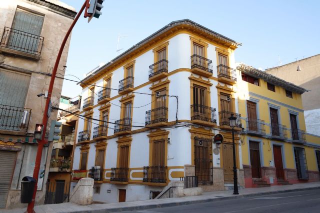 El Ayuntamiento apuesta por la rehabilitación de inmuebles históricos y patrimoniales de Lorca con el apoyo económico a La Sociedad, del barrio de San Cristóbal - 1, Foto 1