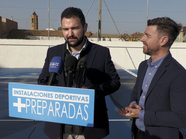 Ayuntamiento y Comunidad destinan más de 40.000 euros a la renovación de la pista de tenis del Polideportivo Municipal - 1, Foto 1