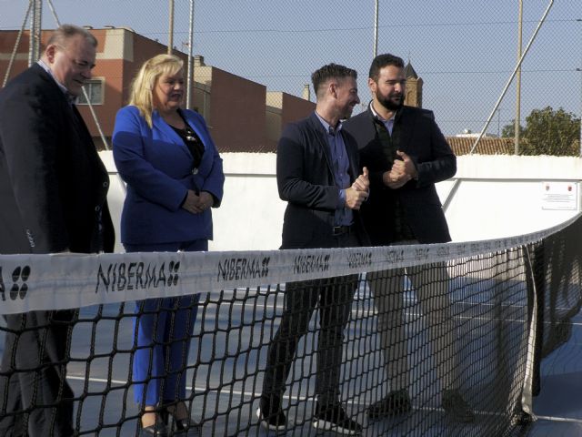 Ayuntamiento y Comunidad destinan más de 40.000 euros a la renovación de la pista de tenis del Polideportivo Municipal - 4, Foto 4