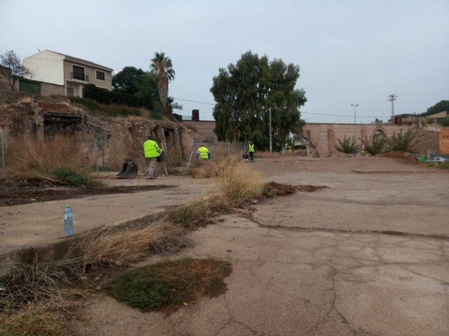 El personal del programa de los Consejos Comarcales realiza trabajos de mantenimiento de viales y espacios públicos durante estos últimos meses en el municipio, Foto 3