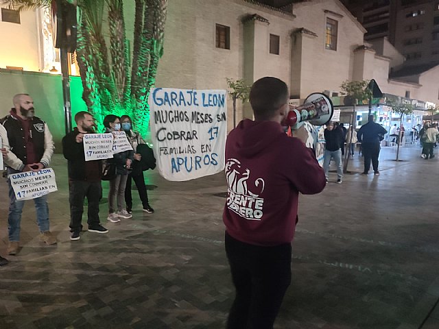 Trabajadores de Garaje León y Frente Obrero se concentran en el Paseo Alfonso X - 2, Foto 2