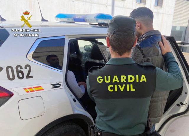 La Guardia Civil sorprende a tres individuos cuando intentaban robar en una vivienda de Mula - 1, Foto 1