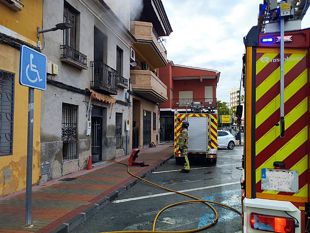 Bomberos extinguen un incendio en las Torres de Cotillas - 1, Foto 1