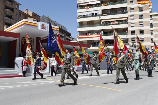 Desfile terrestre dentro de los actos conmemorativos del Día de las Fuerzas Armadas., Foto 5