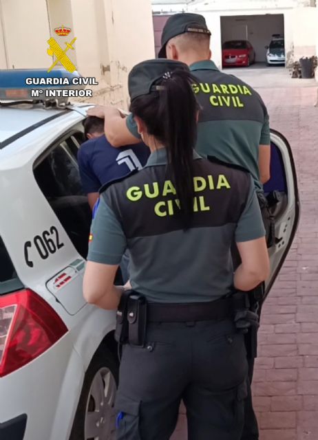 La Guardia Civil detiene en Mula a un experimentado delincuente que cometía atracos en la vía pública - 3, Foto 3