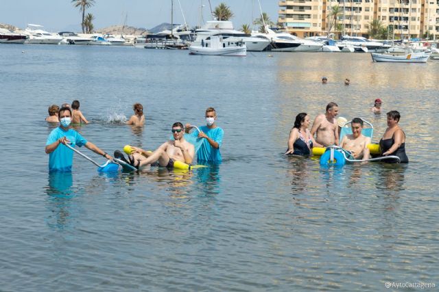 El baño asistido en las playas de Cartagena se pondrá en marcha el 1 de julio, quince días antes de lo habitual - 1, Foto 1