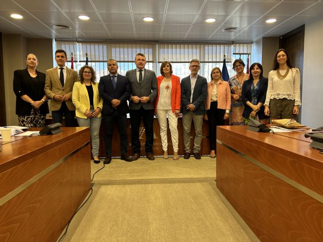 AFAMMER y el profesor universitario Ramón García Marín exponen, en la Asamblea Regional, sus propuestas para revertir la despoblación en las zonas rurales de la Región - 2, Foto 2