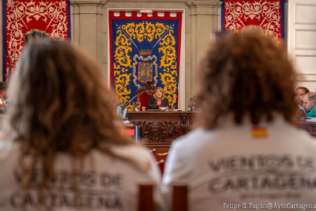 El Pleno respalda unánimemente el derecho a competir en Dragon Boat de la asociación Vientos de Cartagena - 1, Foto 1