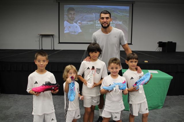 Rafa Mir muestra a los niños murcianos los secretos para triunfar en el fútbol de élite - 1, Foto 1