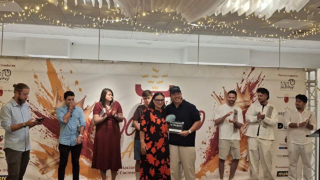 Jie Lin gana el concurso anual de Jóvenes Cocineros Jie Lin gana el concurso anual de Jóvenes Cocineros