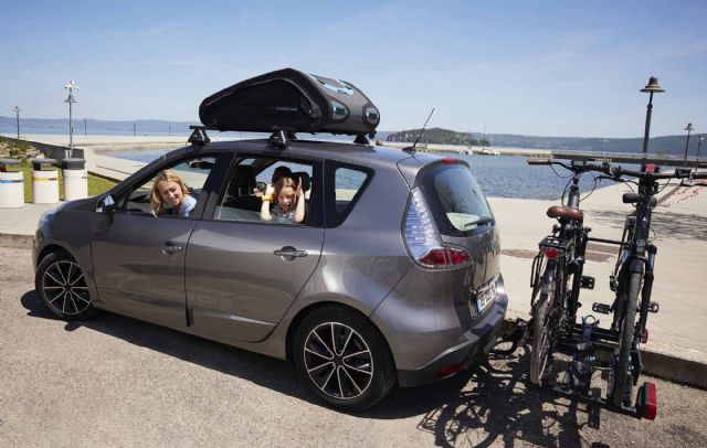 Flotadores, sombrillas o tablas, ¿cómo se deben transportar en el coche los principales elementos de playa? - 1, Foto 1