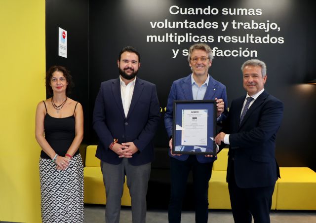 Las oficinas de la Agencia Tributaria de Murcia reciben una distinción por garantizar una atención de calidad a todos los colectivos - 1, Foto 1